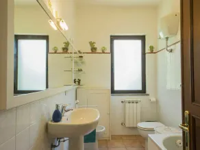 Wunderbares alleinstehendes Ferienhaus für 11 Leute mit  W-LAN, TV, Terrasse und Haustiere erlaubt - Image 2