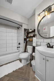 Delmar Dreams: Boutique Stay by Forest Park! - Image 4