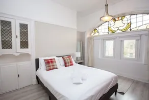 Charming 2 Bed Flat in Giffnock - Image 5