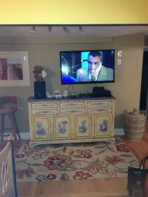 Downstairs unit of House. 3 blocks from Beach and Club, in a great little town. - Image 2