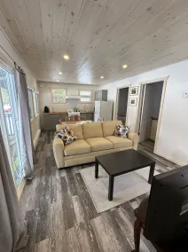 Charming 2-bedroom cottage by the water - Image 5