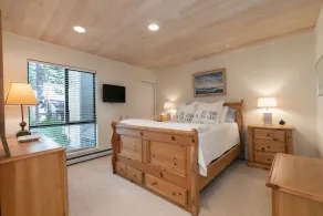 Stylish Incline Condo w Pool 4 Min Walk to Lake - Image 5