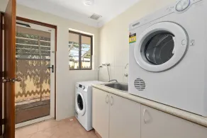 Huge 4bed-2bath Family Home - Close to Everything and Everything you Need - Image 2