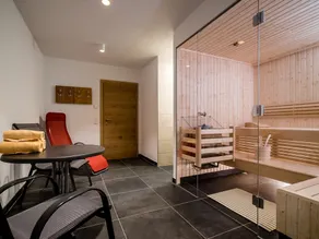 Beautiful chalet with private sauna and views - Image 2