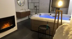 Suite with private jacuzzi in Corsica - Image 5