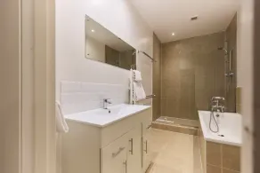 The West Kensington Hideout - 2BDR Flat + Garden - Image 4