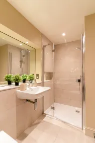 Stunning Celebration Eco Cottage Sleeps 10 with River Views, Ely - Image 4