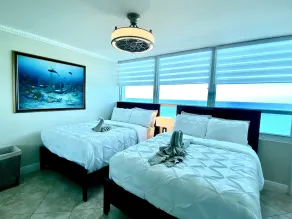 Beautiful direct ocean front one bedroom condo, just remodeled, free parking  - Image 3