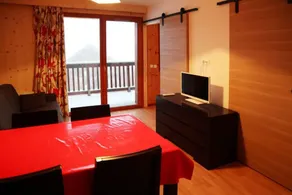 Overfladeareal: ca. 33 m². 2. sal. Orientering: Vest. Pooludsigt og skiløjper - Image 5