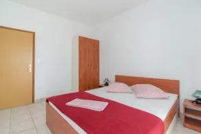 Apartments Neva Standard Two Bedroom Apartment with Terrace and Sea View 4Z - Image 4