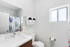 Poolside Studio in Central DTPH Location w/ Pool - Image 3