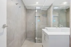 Perfectly positioned fully renovated family holiday home with pool sleeps 10 - Image 2