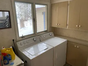 Northern Michigan Lakeside Family Retreat - sleeps 12 - Image 2