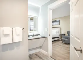 Luxury Inn - Unit 2 - Heart of New Glasgow - Image 2