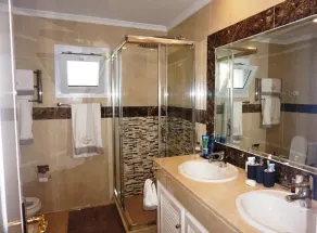 AWESOME FIRST LINE BEACH APARTMENT - Image 3