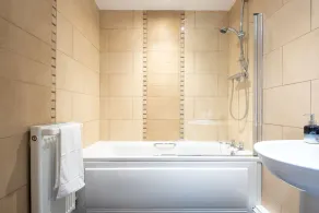 Apartment 9 - Image 3