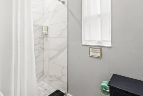Beautiful 4BR Home w/New Patio |Well Appointed | Sleeps 10 |1 Mile to Gardens & Adventure Island - Image 4