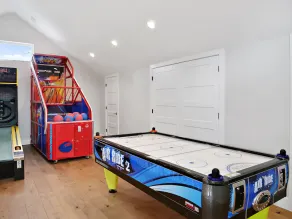 The Kroll House Loft - Location, Comfort, and Fun! - Image 5