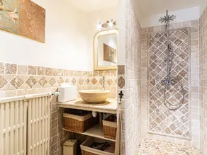 Stunning property between Alpilles and Luberon - Image 4