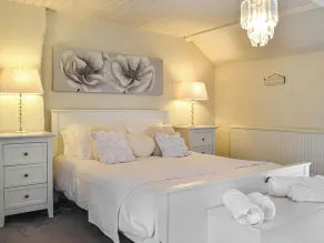 2 chambres à coucher à Cwrt-newydd - Image 3