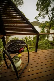 Riverside retreat - Image 5