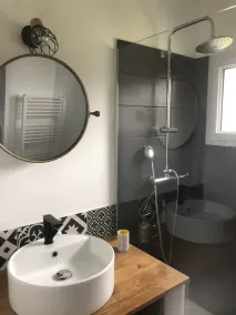 Gîte Tout Confort Jacuzzi Privé - Image 3