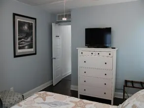 Classic Beach Cottage w/ private yard - Image 4