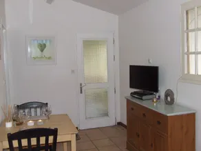 LES MEZERAIS RURAL 1 BED PRIVATE COSY GITE SLEEPS 2 - Image 4