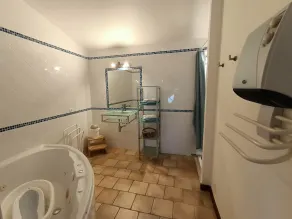 I Provence ejendom bestående af 2 huse med 15+ senge og swimmingpool - Image 4