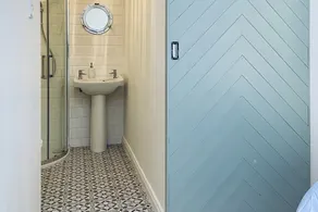 Wavecrest Holiday Cottage by Trident Holiday Homes - Image 2