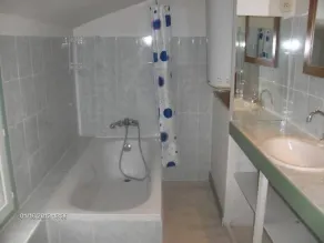 40m2 1st floor apartment, near the center of Saumur - Image 3