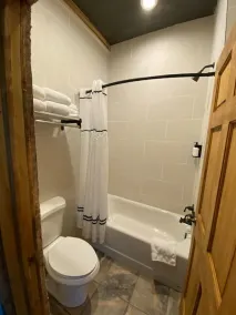 Falls Market Inn Riverview, Bike trail Hotel 2 Queen Beds 4 Mile to Fallingwater - Image 4