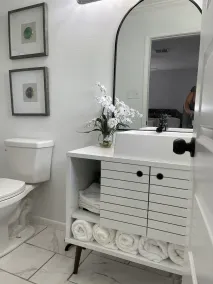4 bed 2bath Home with pool table and all King beds! 8-person dining table! - Image 3