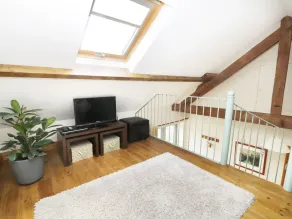 STONE CROSS, pet friendly, with a garden in Hutton-Le-Hole - Image 2