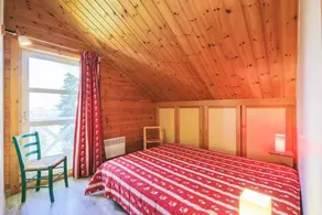 Chalet lumineux avec poêle à bois et WIFI gratuit - 6 à 8 personnes - Garage - Image 4