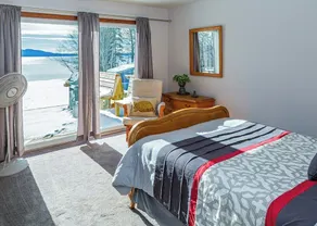 Chickadee Bay House- Oceanfront! - Image 5