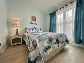 Lige over gaden fra havet og komplekset tilbyder en pool! - Image 4
