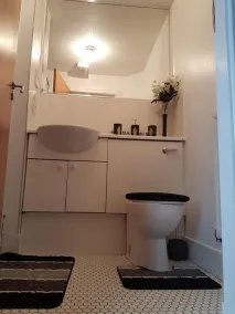 Edinburgh City Deluxe Apartment - Image 4