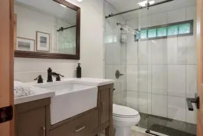 Entire duplex, 2 hot tubs! - Image 5