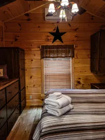 Luxury Cabin on the River Surrounded by Stunning Mountain Views! - Image 2