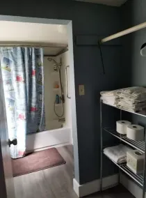 1 bedroom sleeps 4 in town with a country feel. - Image 3