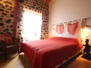 Farm cottage in Saint-Christophe-sur-Dolaison with terrace and private ensuite rooms - Image 4