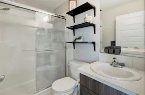 3 Bedroom Near Calgary & Mountains - Image 3