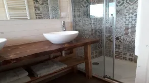 Prestigious cabin on stilts with private spa in the heart of nature - Image 4