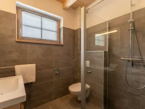 Chalet with sauna, hot tub - Image 5