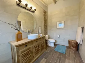 ⭐️⭐️⭐️⭐️⭐️ Villa privée avec piscine-Walk to Beach-Sleep 6-12-FABULOUS Location - Image 4