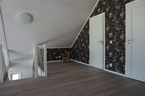 Maison moderne nouvellement construite uniquement située directement au bord du lac avec son propre quai et bateau - Image 2