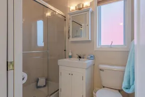Entire 4 Bedroom Home Right on trails - Sauna & Private Hot Tub! - Image 4