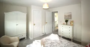 2 Bedroom House - Beautifully Decorated & Furnished - Parking - Large Garden - Image 3
