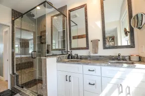 Completely Renovated Waterfront Home - minutes to amenities!  - Image 4